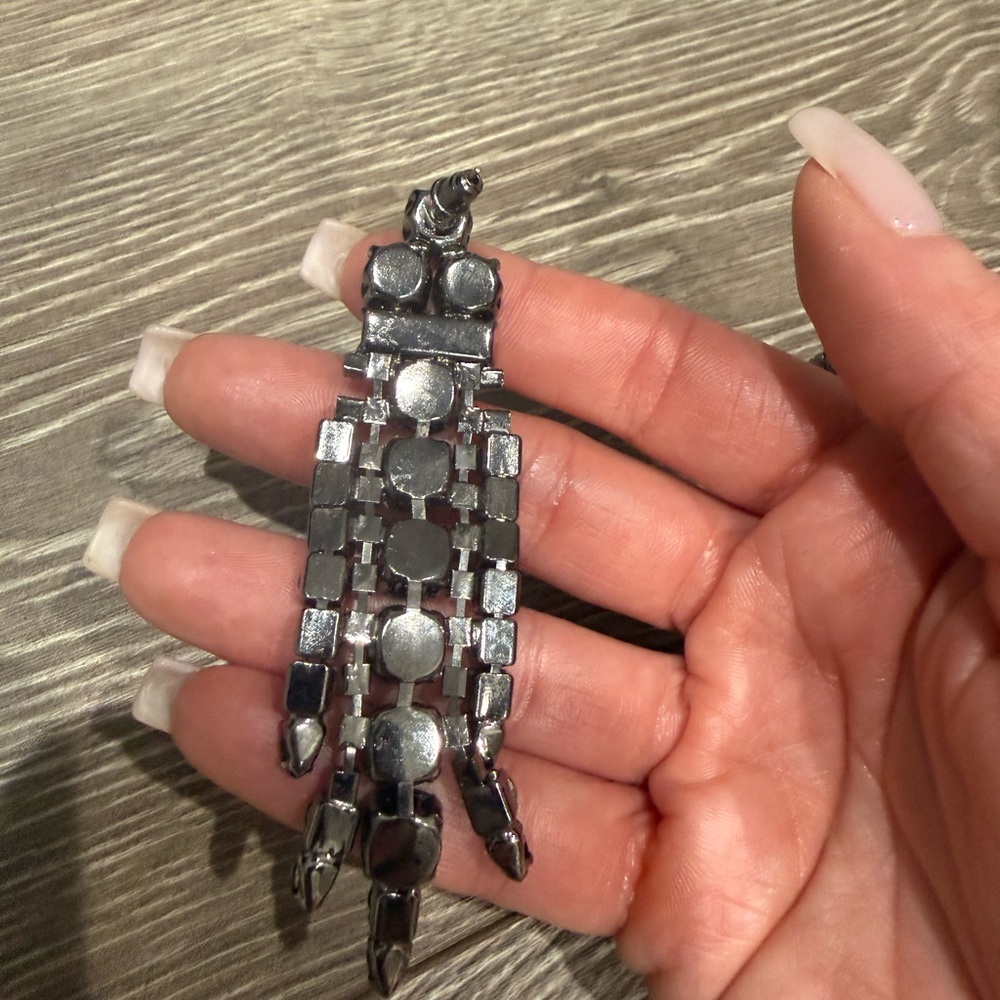 Black chandelier earring - Picture 4 of 4